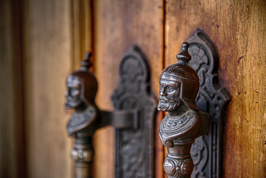 Knight door