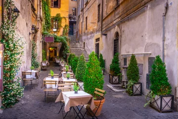 Foto op Canvas Gezellige straat in het centrum, Rome, Europa. Toeristische attractie van Rome. © Nicola Forenza