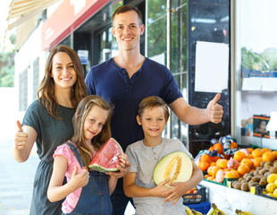 Happy family with children demostration fruits