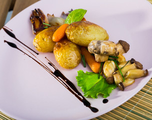 Baked mushrooms with garlic and potatoes, served with caramelized shalot