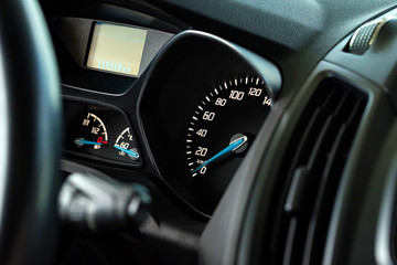 Obraz premium Close up image of a modern car speedometer