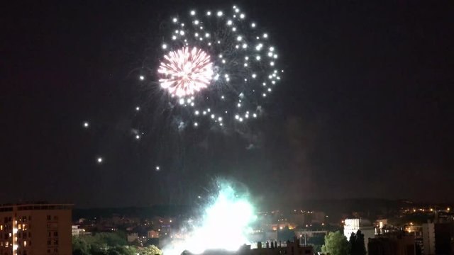 Feux d'artifices color&eacute;s