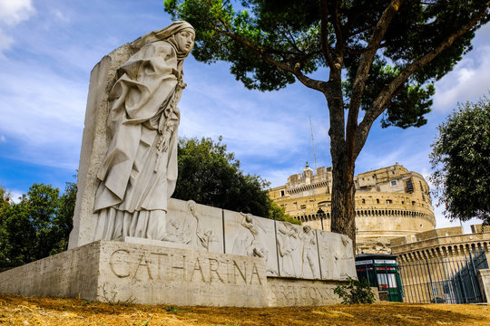 Catharina. Monument to st. Caterina of Siena with the Saint Angelo castle in the background.