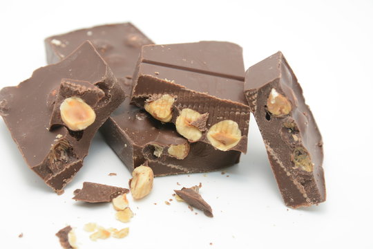 torrone al cioccolato con nocciole cibo italiano