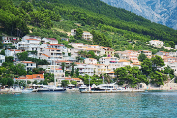 Fototapeta na wymiar Beautiful coast of the resort town of Brela in Croatia.
