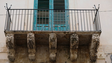 Fototapeta na wymiar Incredible details in a balcony of Noto, a city in the province of Syracuse, Sicily. This style of arquitecture is known as sicilian baroque.