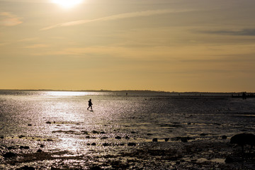 Fototapeta premium Child Playing on sunset beach