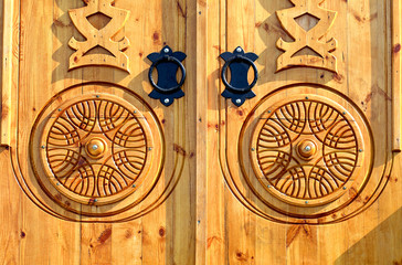 Fototapeta na wymiar Wooden texture with carvings