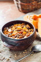Spicy curry with green lentils, pumpkin and raisins