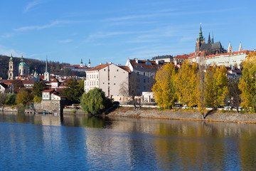 Fototapeta premium Colorful autumn Prague gothic Castle with the Lesser Town above River Vltava in the sunny Day, Czech Republic
