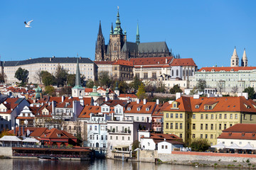 Naklejka na ściany i meble Colorful autumn Prague gothic Castle with the Lesser Town above River Vltava in the sunny Day, Czech Republic
