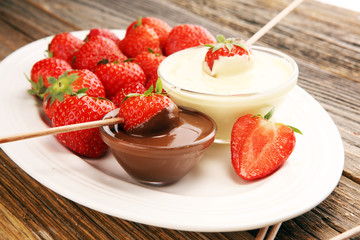 Fondue with Melting chocolate or melted chocolate and strawberry.
