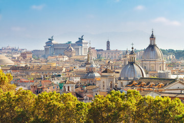 uitzicht op de skyline van de stad Rome overdag, Italië