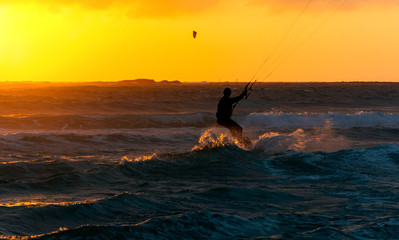 Kitesurf con tramonto a Porto Cesareo (LE)