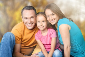 Fototapeta premium Szczęśliwa wesoła rodzina na tle