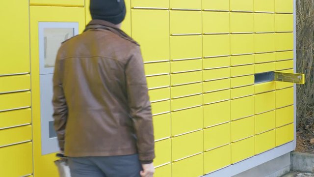 putting a parcel into a parcel station