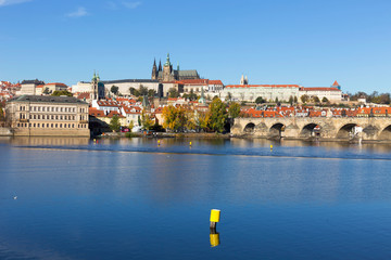 Obraz premium Colorful autumn Prague gothic Castle and Charles Bridge with the Lesser Town in the sunny Day, Czech Republic