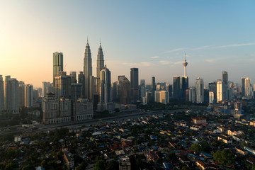 Obraz premium Kuala Lumpur city skyline and skyscrapers building at business district downtown in Kuala Lumpur, Malaysia. Asia..