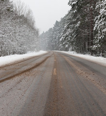 Obraz premium Road under the snow