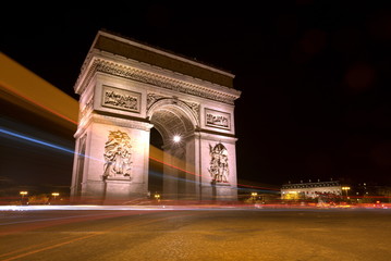 Fototapeta na wymiar Night at Arc de Triomphe