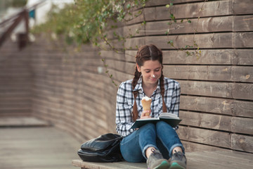Fototapeta na wymiar girl eating ice cream