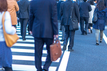 通勤　サラリーマン