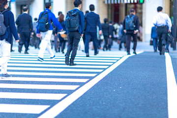 通勤　サラリーマン