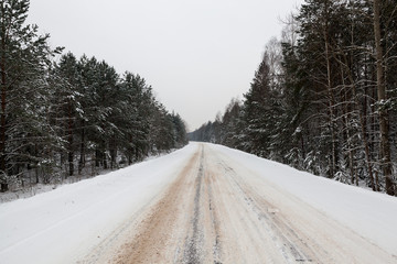 Obraz premium Winter road under the snow