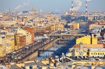 Fototapeta na wymiar Saint Petersburg. Top view of the embankment Obvodny Canal in the historic part of the city on a winter day