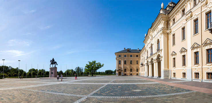 The square in front of the Konstantinovsky Palace in the State Complex "Palace of Congresses" in the village of Strelna, St. Petersburg