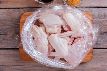 Step-by-step cooking of chicken wings with spices and soy sauce in a baking bag, recipe © Анна Журавлева
