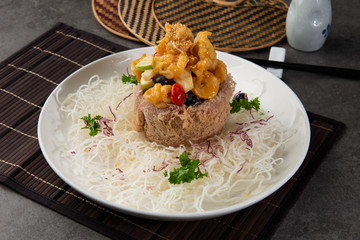 chinese crispy yam ring basket with prawns