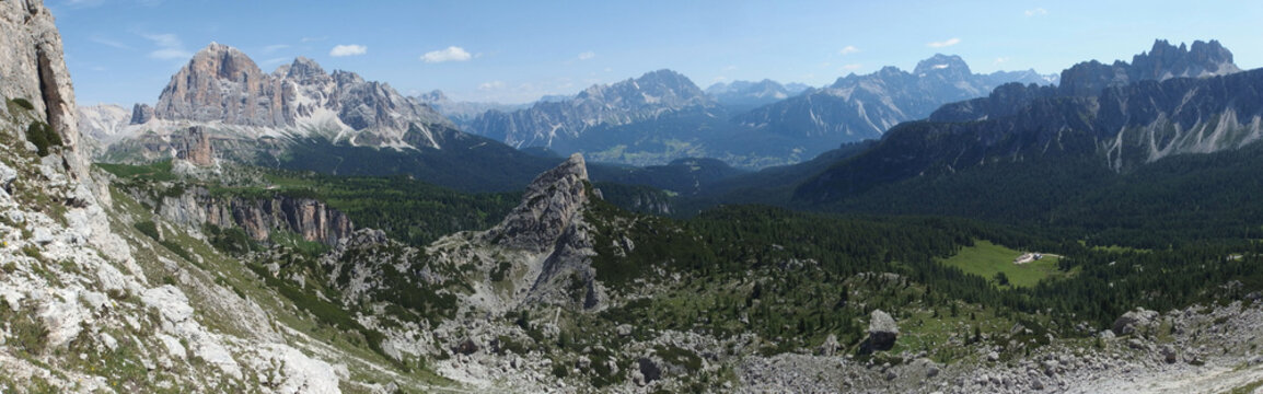 Włochy, Dolomity - g&oacute;rskie widoki w okolicach Nuvolau 