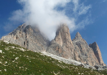 Włochy, Dolomity - widok na szlaku w masywie Monte Paterno © Iwona