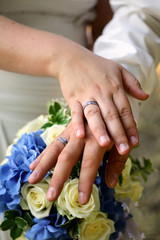 H&auml;nde mit Eheringen