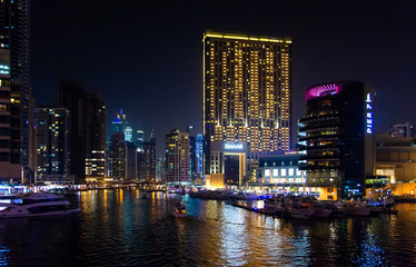 Fototapeta na wymiar Dubai Marina night view from the bridge