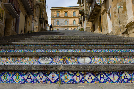 Le famose ceramiche della Scalinata di Santa Maria del Monte di Caltagirone in Sicilia