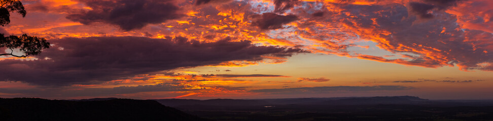Fototapeta premium Sunset at Hunter Lookout, Watagans, Australia. Sun reflecting off beautiful cloud formation.