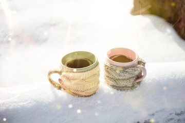 Obraz na płótnie Canvas Two cups of tea on background of a winter landscape