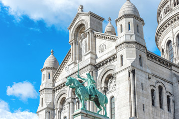 Fototapeta premium Basilica of the Sacred Heart of Paris or Basilica Coeur Sacre on Montmartre in Paris