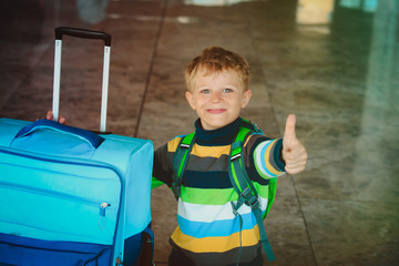 Fototapeta na wymiar cute boy enjoy travel in the airport