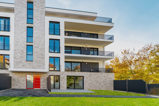 Neubau mit Terrasse