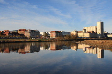 Riesa; Herbstmorgen an der Elbe
