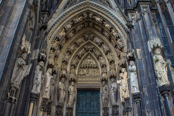 Fototapeta premium church, cathedral, architecture, tower, gothic, religion, building, spain, europe, spire, landmark, sky, city, old, france, travel, barcelona, tourism, medieval, stone, history, facade, catholicism, b