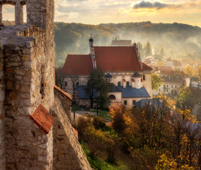 Kazimierz Dolny - kościół widziany z zamku - 231007908