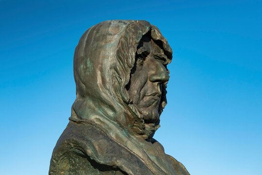 Bust of the Norwegian polar explorer Roald Amundsen, Ny-Alesund, Spitsbergen Island, Svalbard Archipelago, Svalbard and Jan Mayen, Norway, Europe