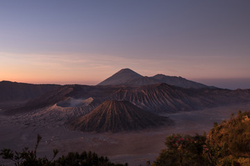 Fototapeta na wymiar Sunrise pink skies over the Mount Bromo caldera in East Java, Indonesia