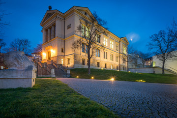 Robertinum auf dem Universitätsplatz in Halle Saale am Abend