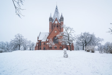 Pauluskirche in Halle Saale mit Schnee im Winter