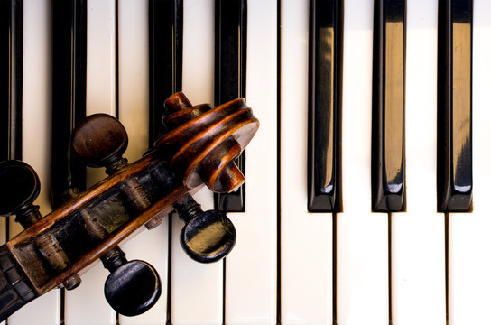 old violin on piano keys